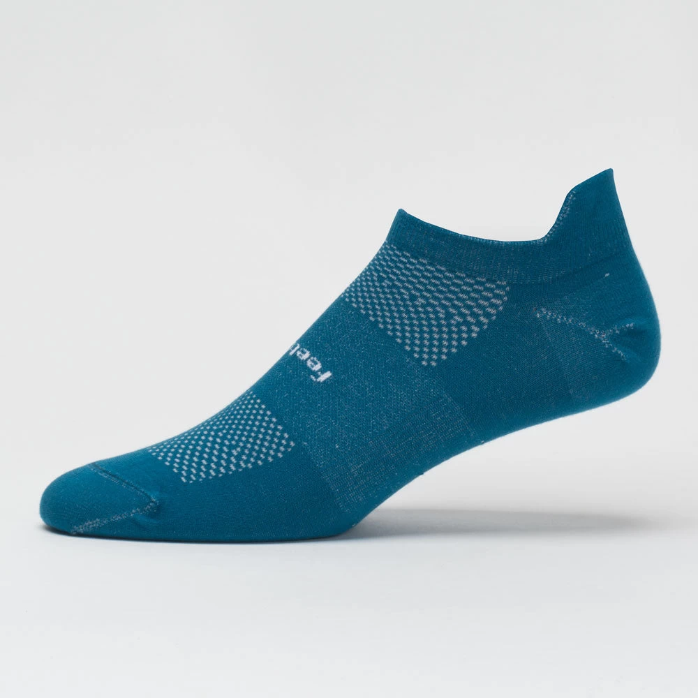 Feetures High Performance Ultra Light Cushion No Show Tab Socks 22 Feetures High Performance Ultra Light Cushion No Show Tab Socks - Image 20